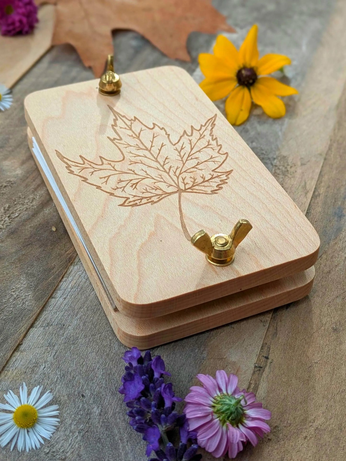 Pocket Flower Press With Oak Or Maple Leaf Design | 3"x5"