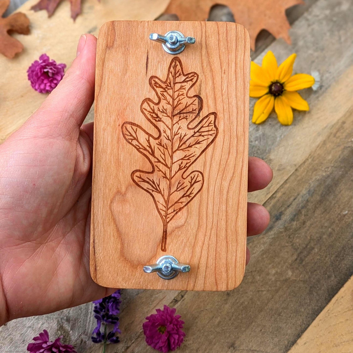Pocket Flower Press With Oak Or Maple Leaf Design | 3"x5"