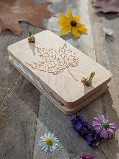 Pocket Flower Press With Oak Or Maple Leaf Design | 3"x5"